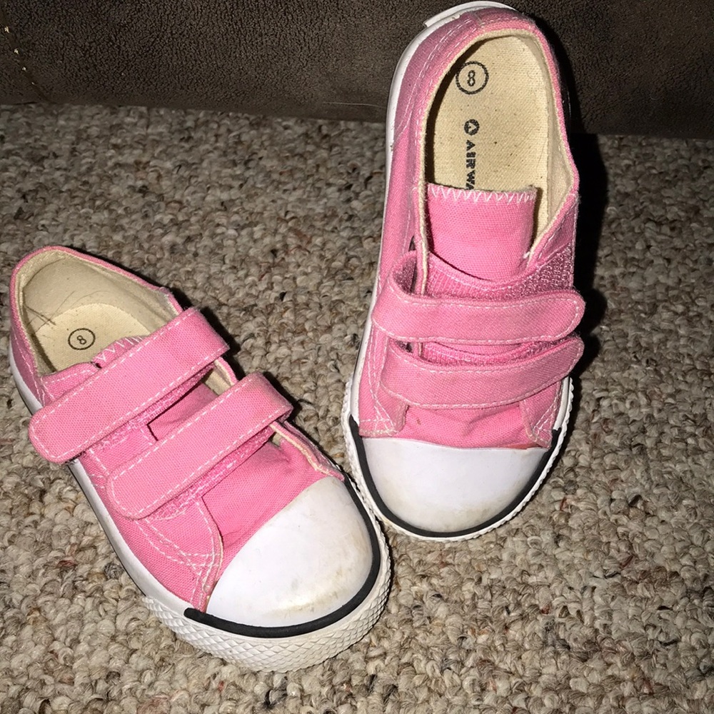 Toddler size 8 air walk chucks